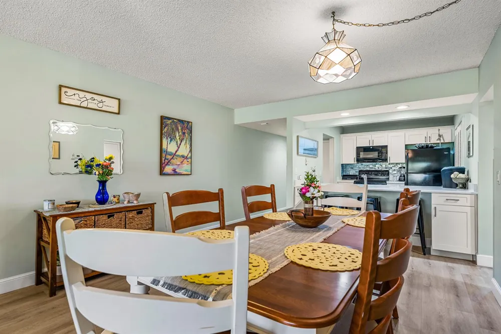 28 Plantation Drive #204 Vero Beach, FL 32966
