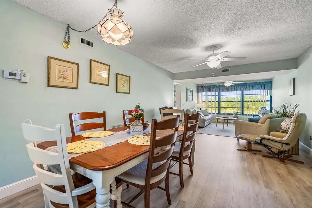 28 Plantation Drive #204 Vero Beach, FL 32966