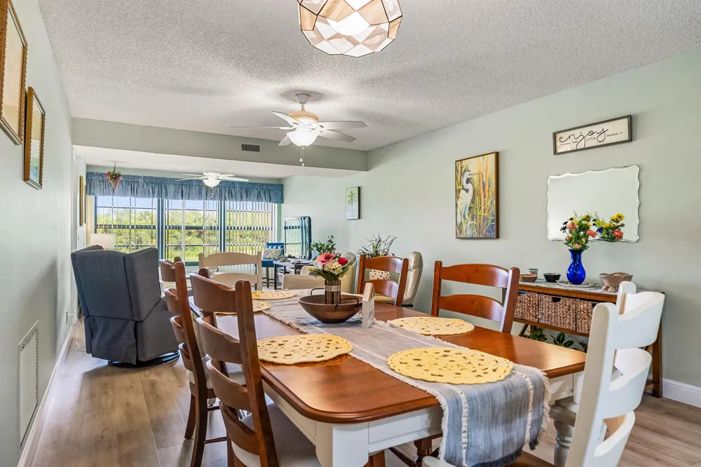 28 Plantation Drive #204 Vero Beach, FL 32966
