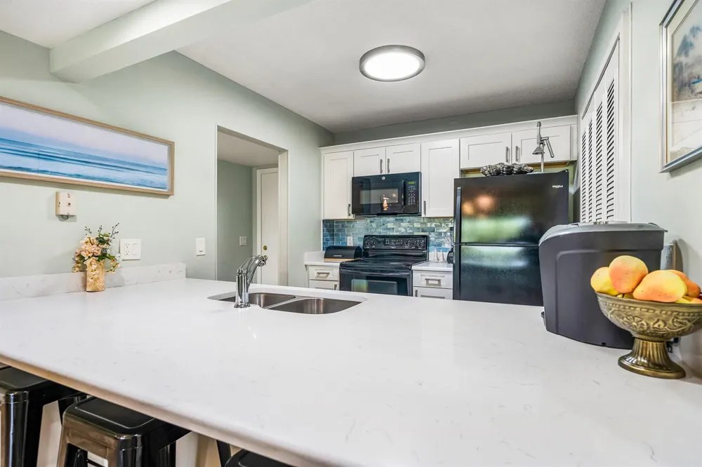 28 Plantation Drive #204 Vero Beach, FL 32966