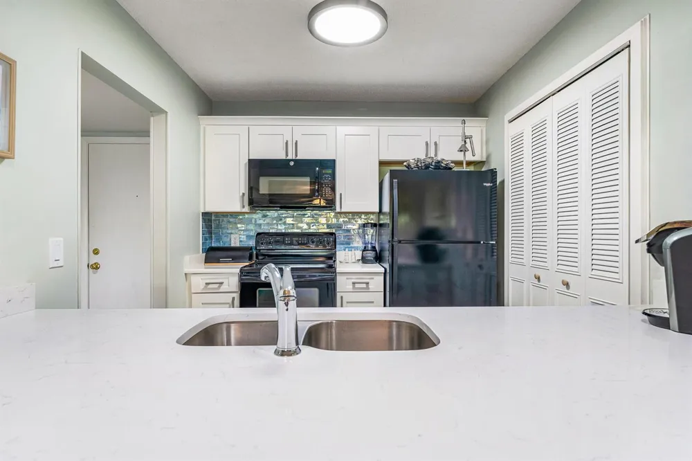 28 Plantation Drive #204 Vero Beach, FL 32966