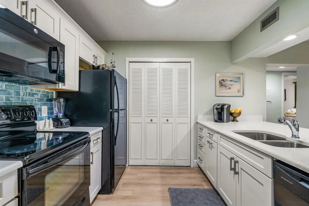 28 Plantation Drive #204 Vero Beach, FL 32966