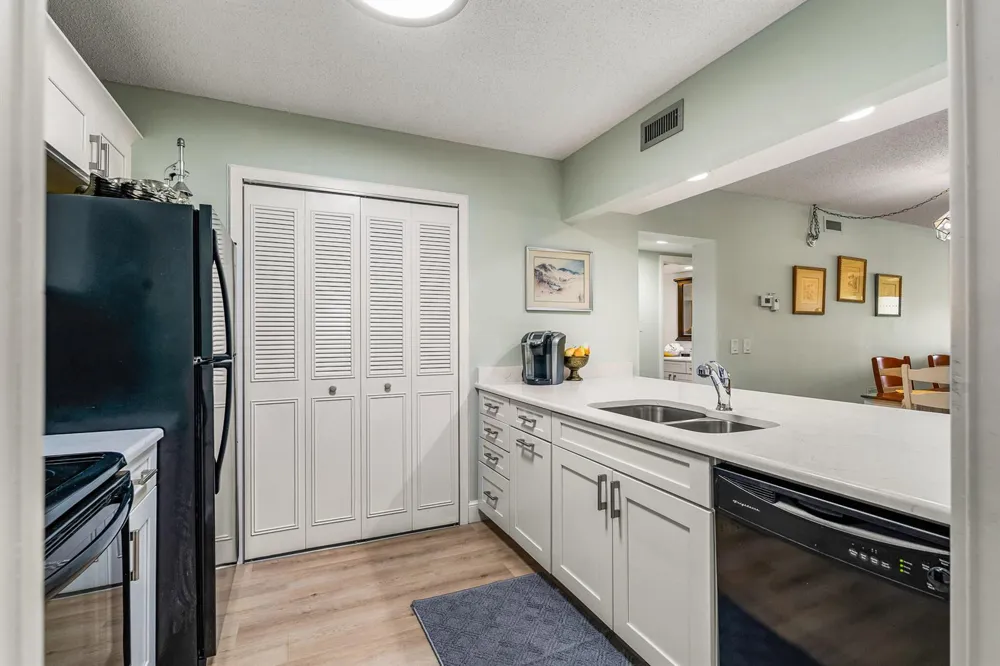28 Plantation Drive #204 Vero Beach, FL 32966