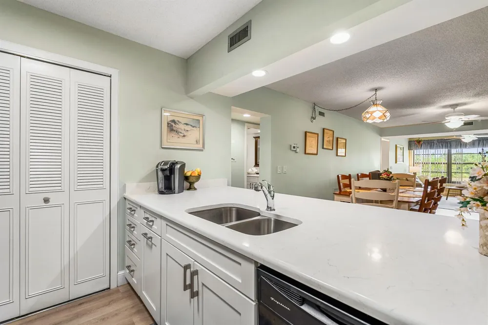 28 Plantation Drive #204 Vero Beach, FL 32966