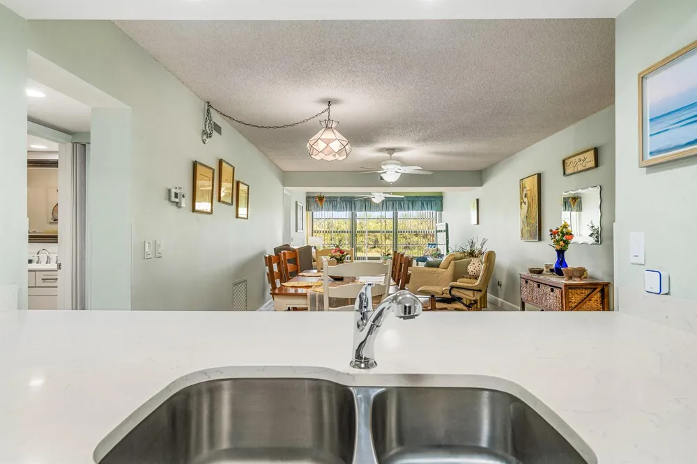 28 Plantation Drive #204 Vero Beach, FL 32966