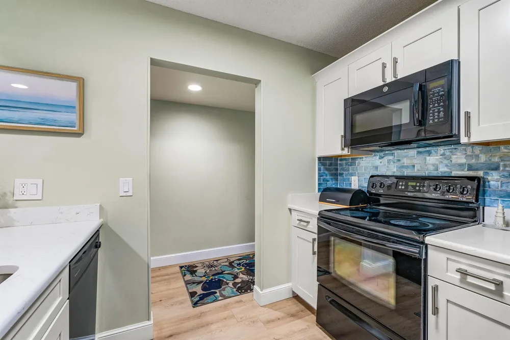 28 Plantation Drive #204 Vero Beach, FL 32966