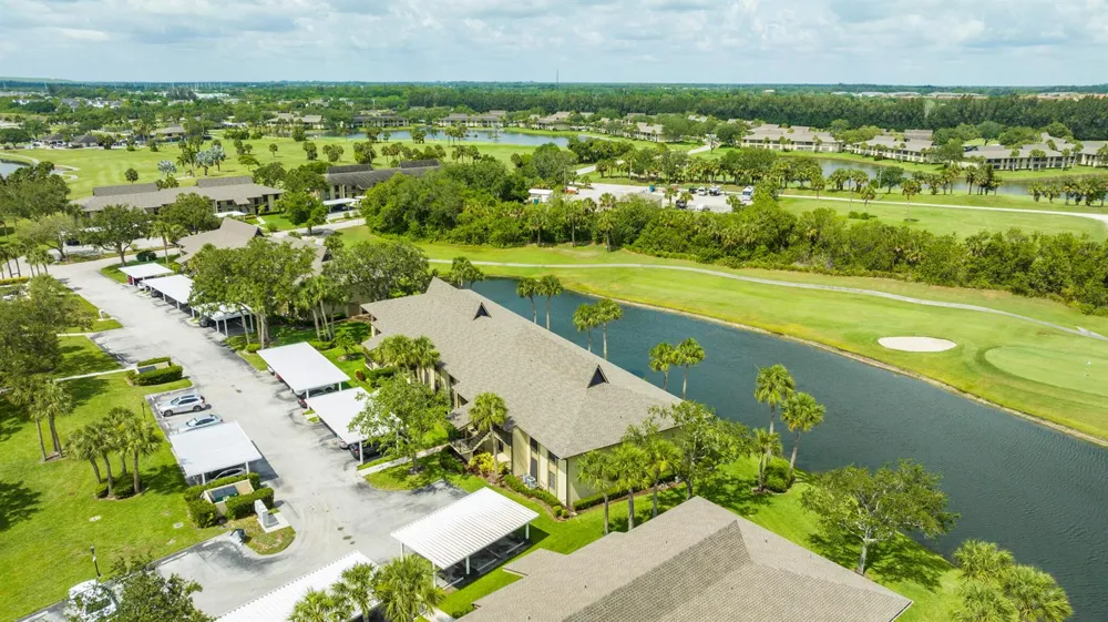28 Plantation Drive #204 Vero Beach, FL 32966