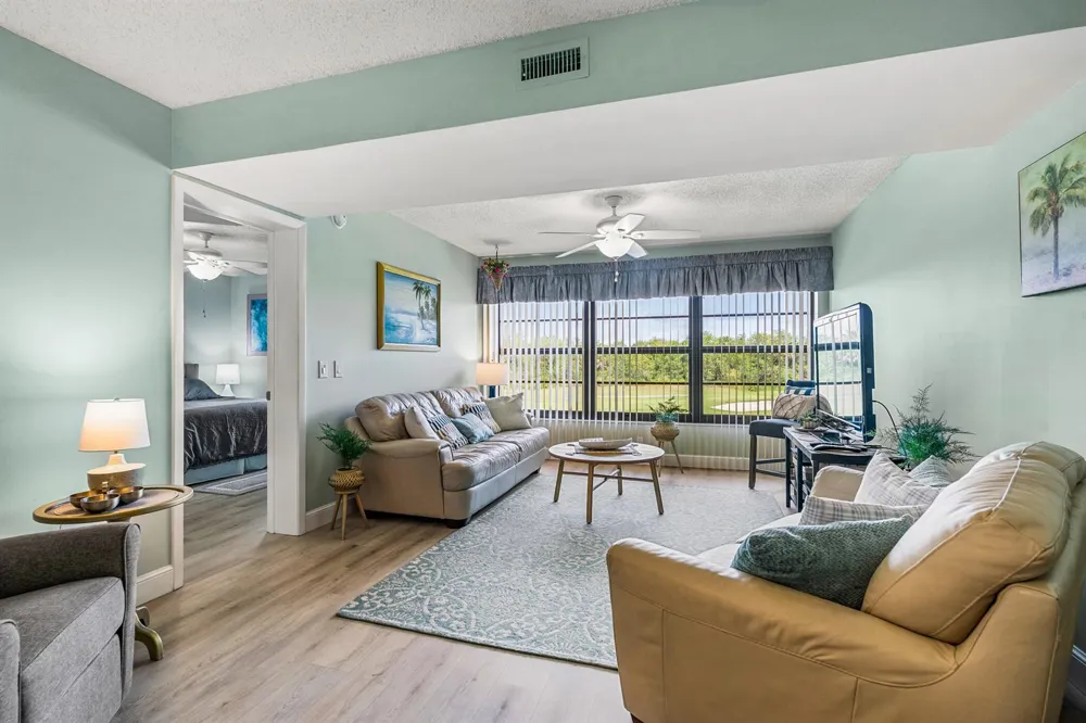 28 Plantation Drive #204 Vero Beach, FL 32966