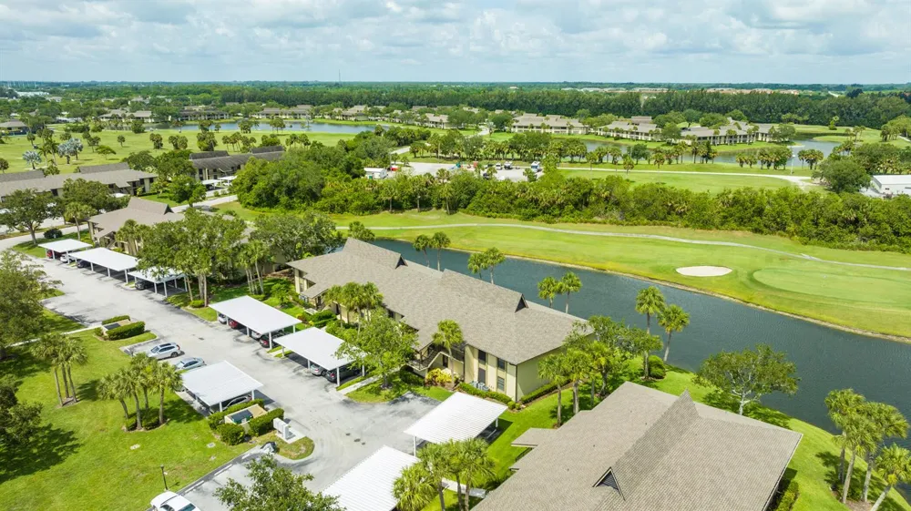 28 Plantation Drive #204 Vero Beach, FL 32966