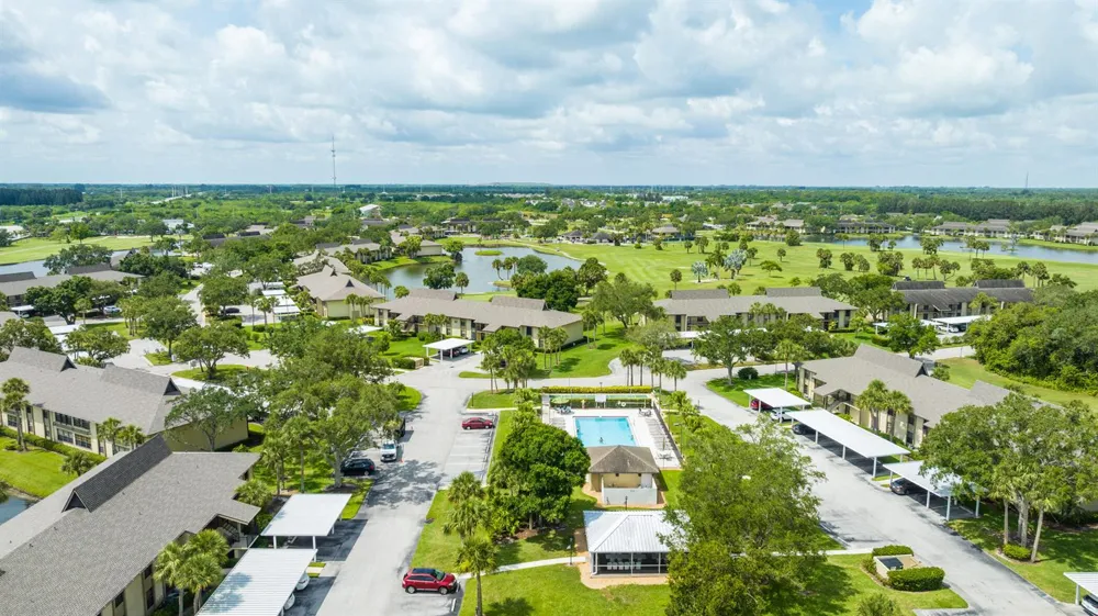 28 Plantation Drive #204 Vero Beach, FL 32966
