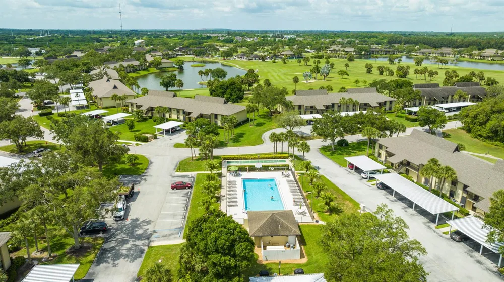 28 Plantation Drive #204 Vero Beach, FL 32966