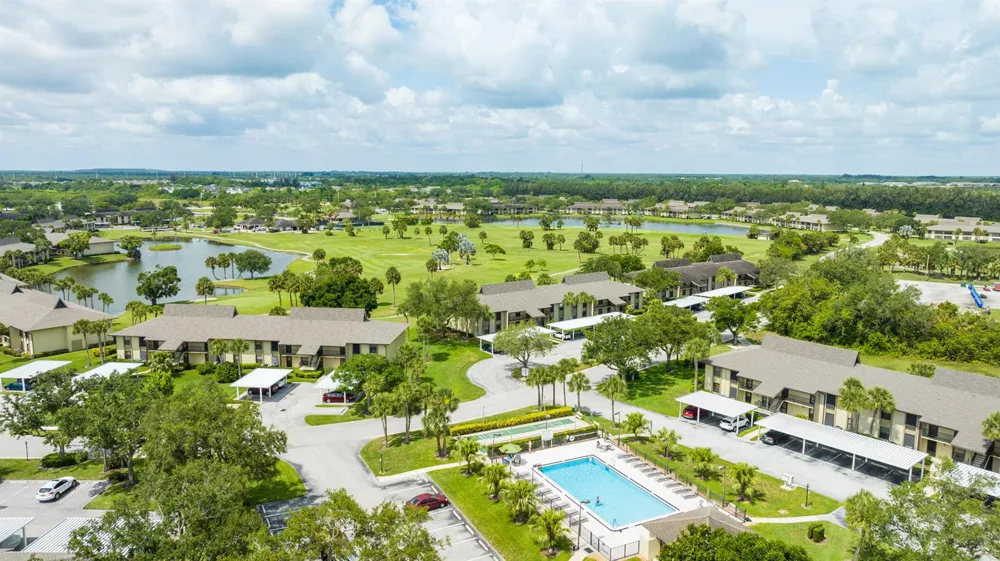 28 Plantation Drive #204 Vero Beach, FL 32966