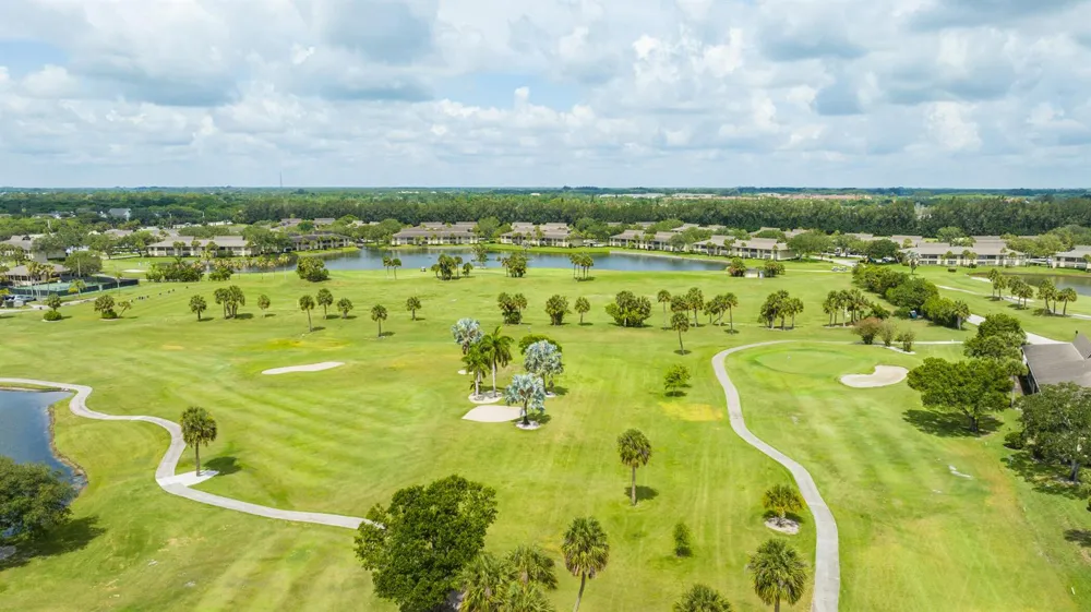 28 Plantation Drive #204 Vero Beach, FL 32966