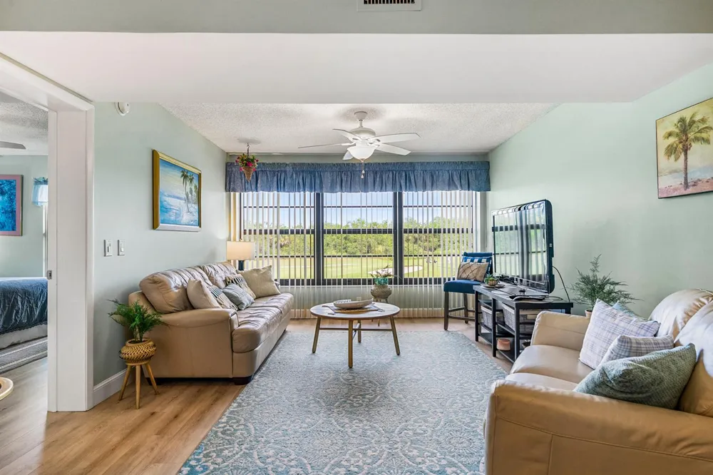 28 Plantation Drive #204 Vero Beach, FL 32966