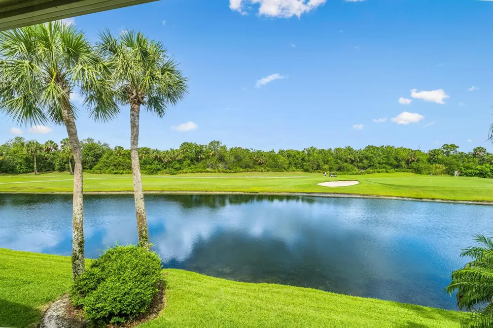 28 Plantation Drive #204 Vero Beach, FL 32966