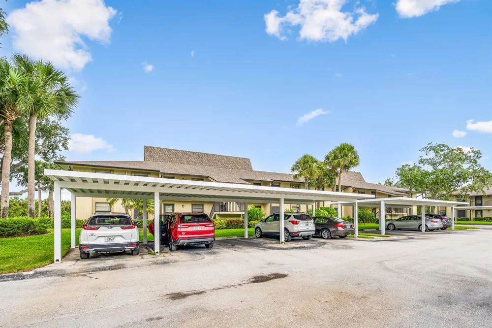 28 Plantation Drive #204 Vero Beach, FL 32966