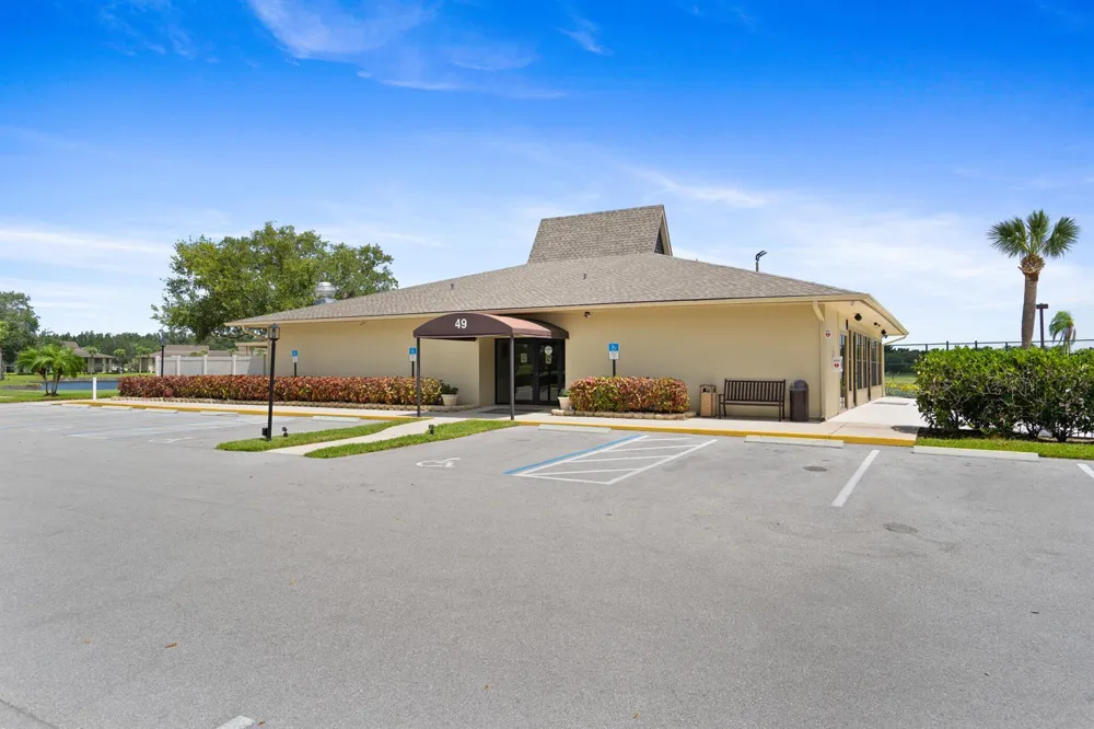 28 Plantation Drive #204 Vero Beach, FL 32966