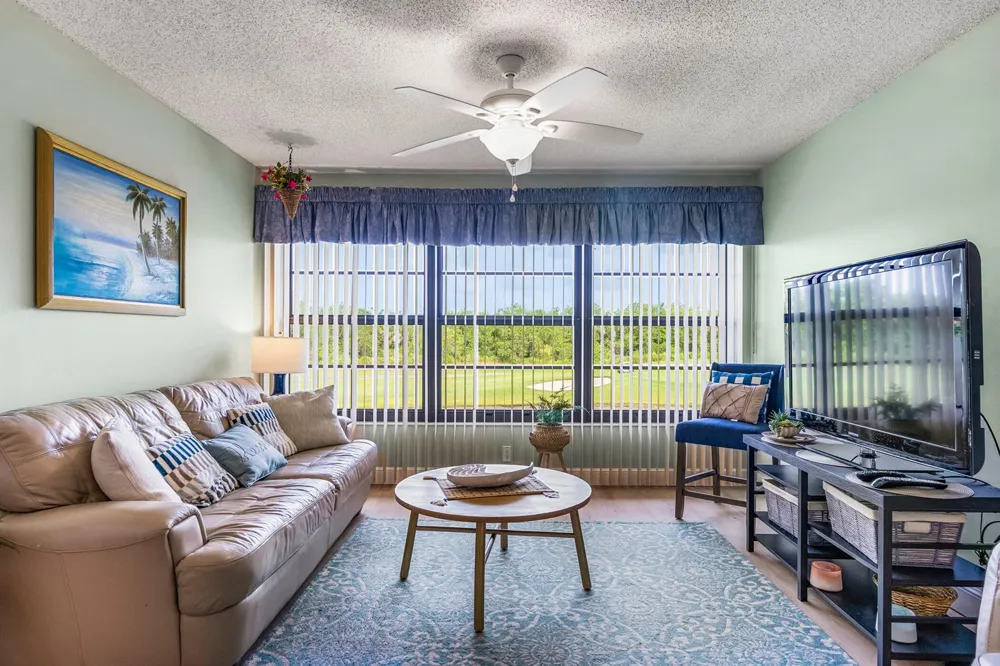 28 Plantation Drive #204 Vero Beach, FL 32966