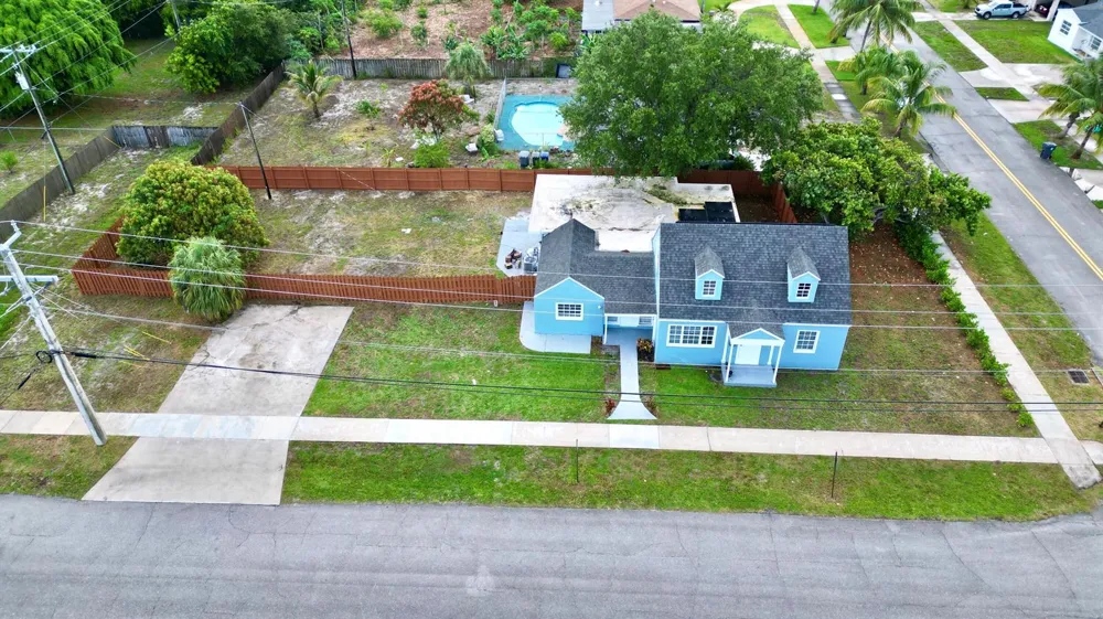 307 4th Street Lake Park, FL 33403