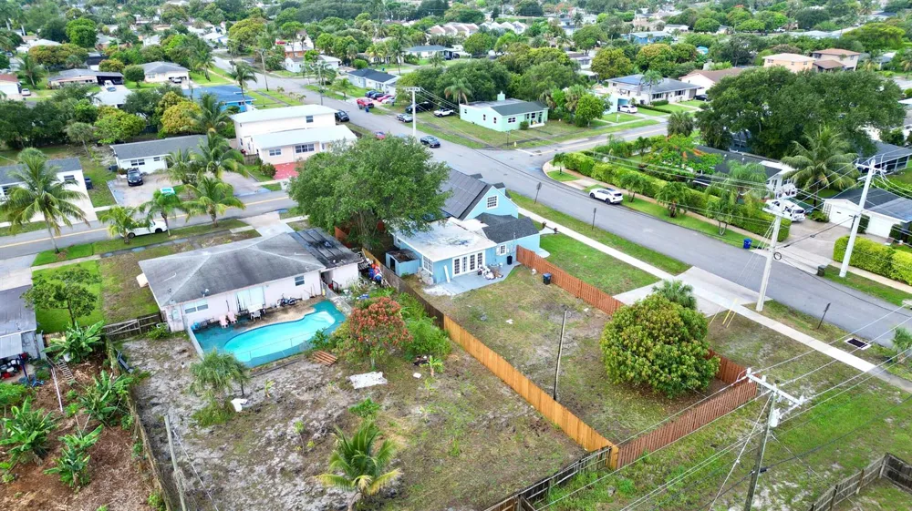 307 4th Street Lake Park, FL 33403
