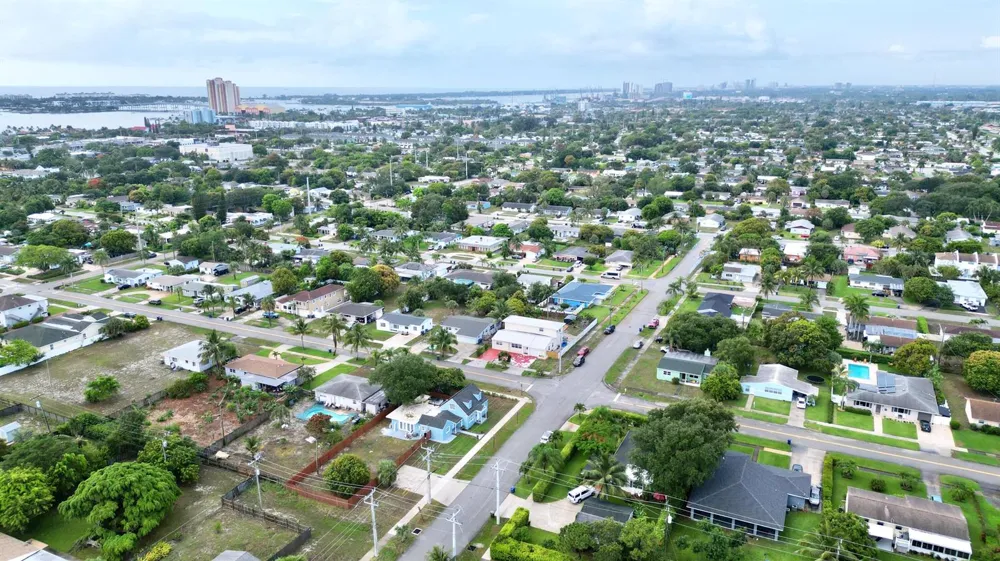 307 4th Street Lake Park, FL 33403