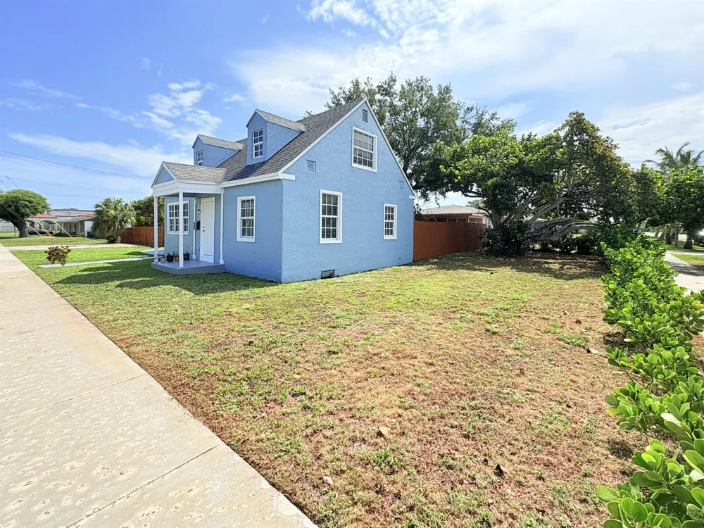 307 4th Street Lake Park, FL 33403