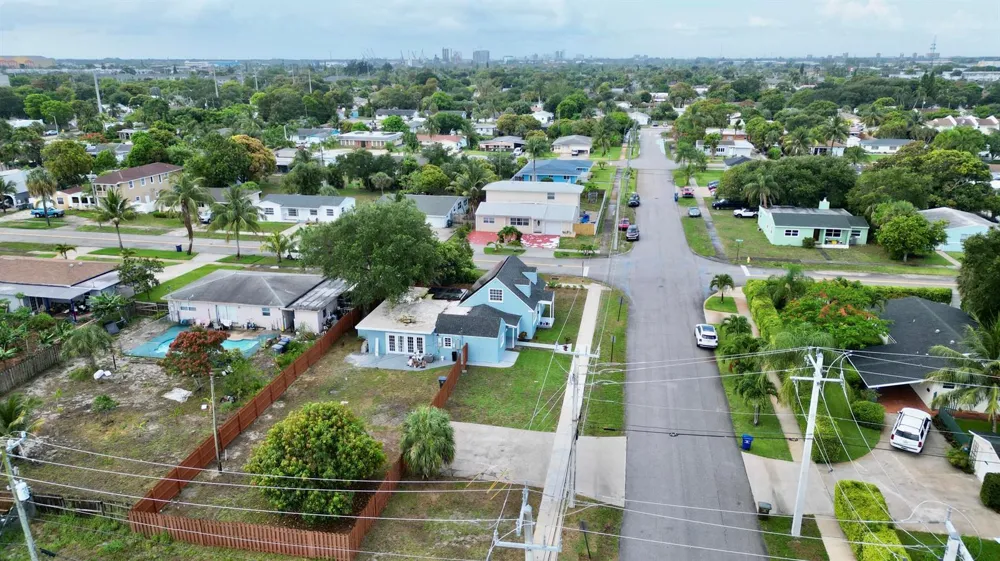 307 4th Street Lake Park, FL 33403