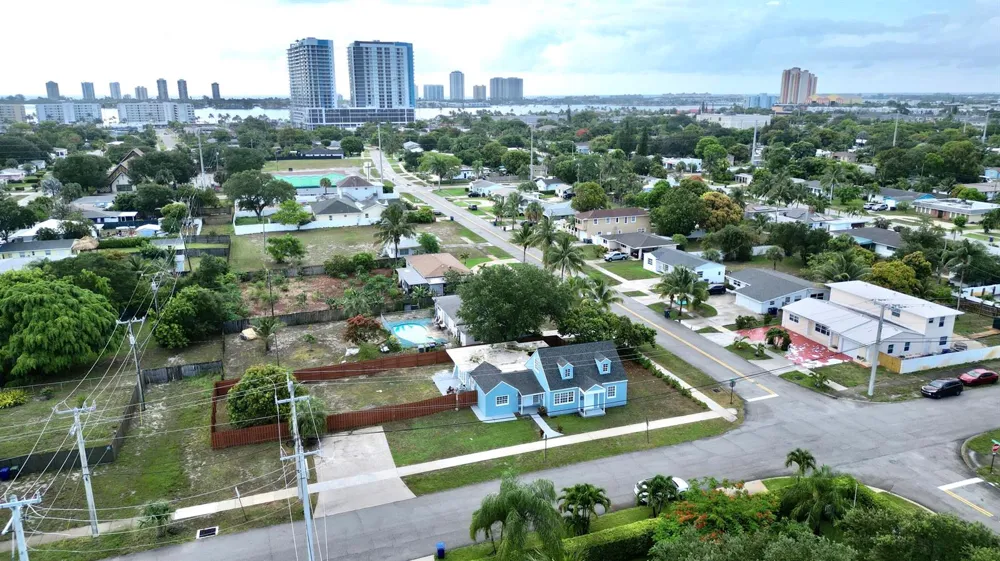 307 4th Street Lake Park, FL 33403
