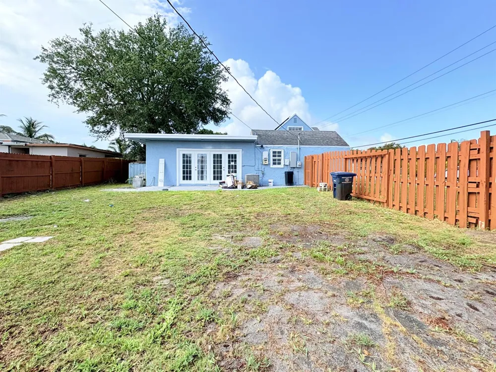 307 4th Street Lake Park, FL 33403