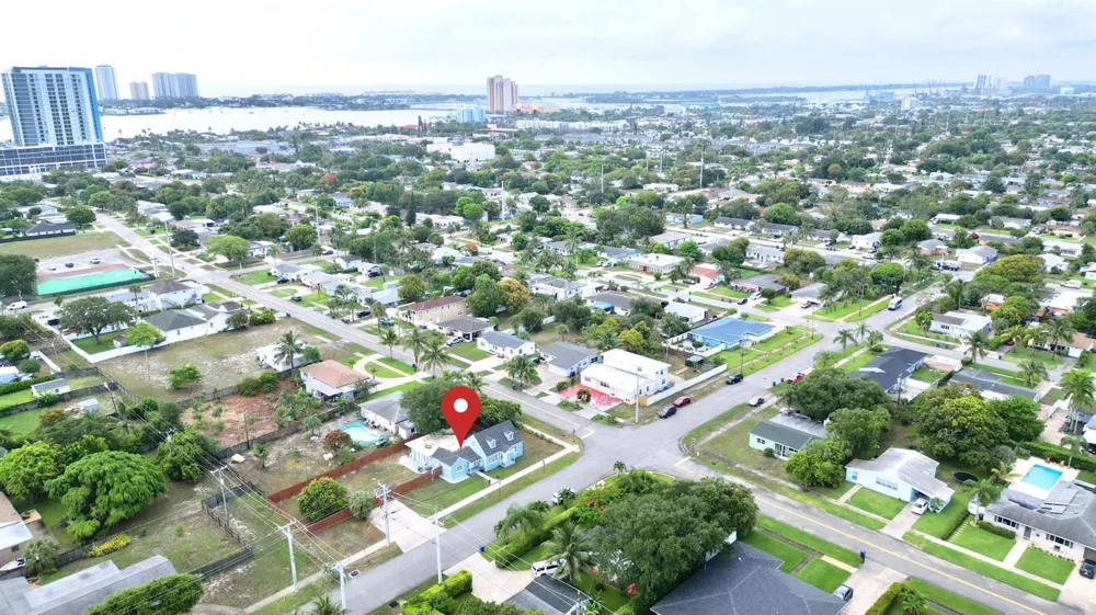 307 4th Street Lake Park, FL 33403