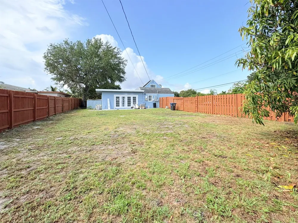 307 4th Street Lake Park, FL 33403