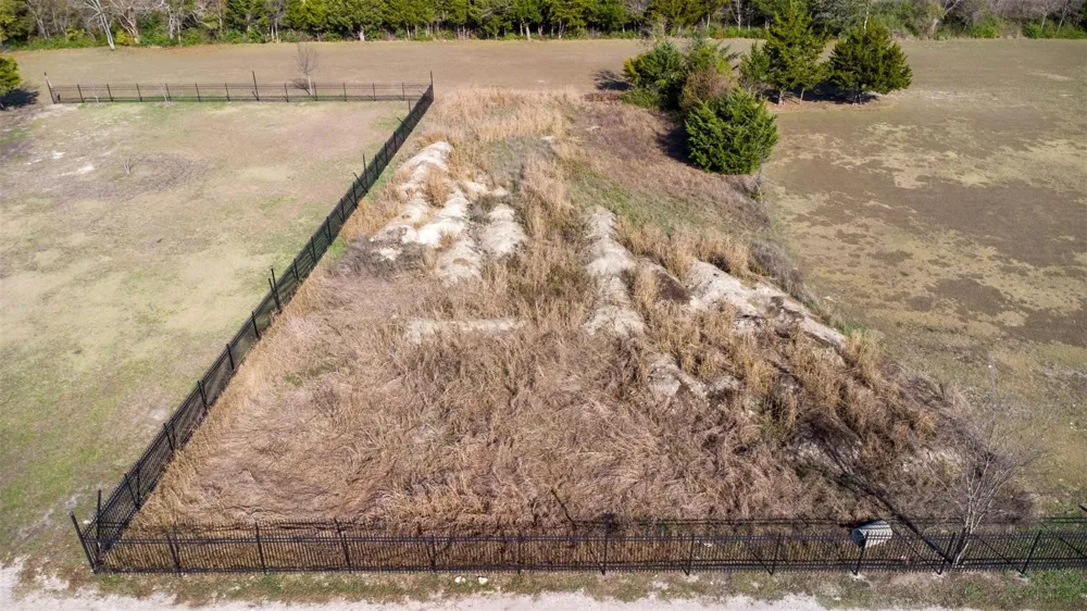 20 S Lancaster Hutchins Road Lancaster, TX 75146