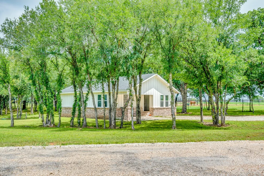 1340 Lacy Drive Lipan, TX 76462
