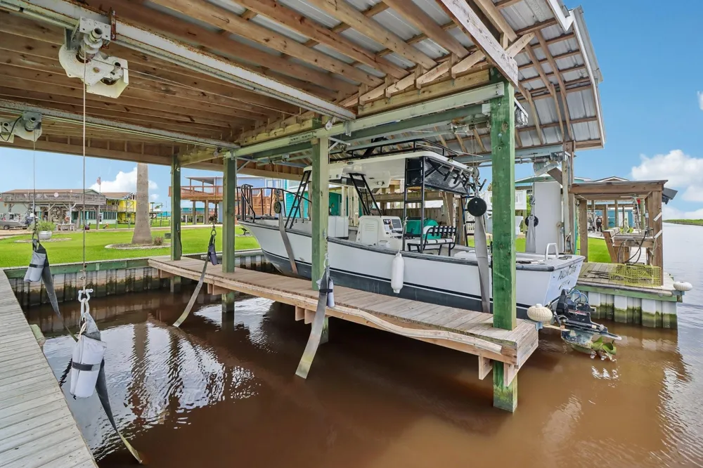 130 Admiral Lane Freeport, TX 77541