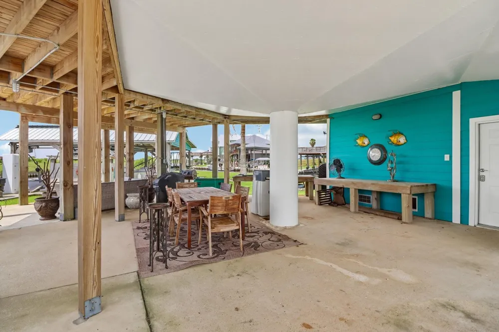 130 Admiral Lane Freeport, TX 77541