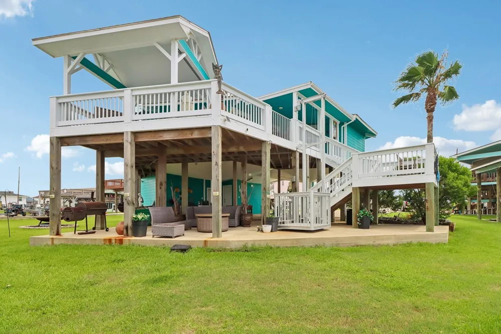 130 Admiral Lane Freeport, TX 77541