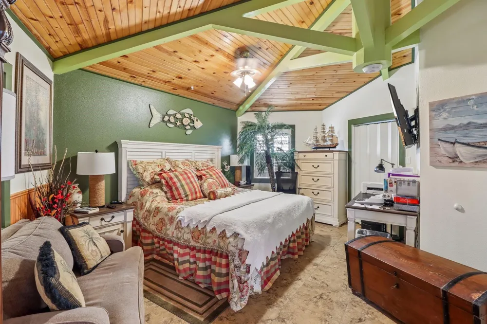 130 Admiral Lane Freeport, TX 77541