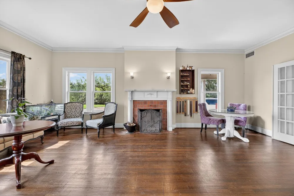 119 E Houston Street Refugio, TX 78377