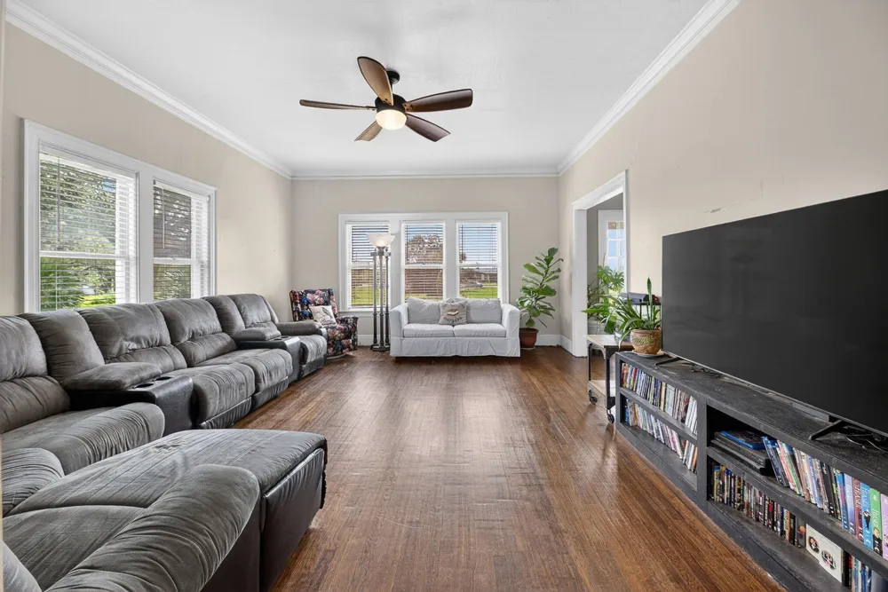 119 E Houston Street Refugio, TX 78377