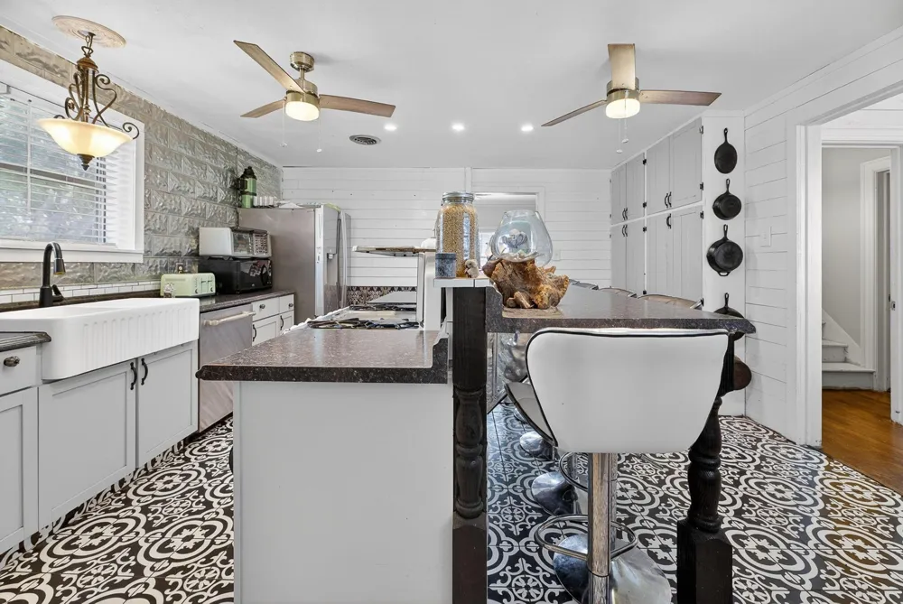 119 E Houston Street Refugio, TX 78377