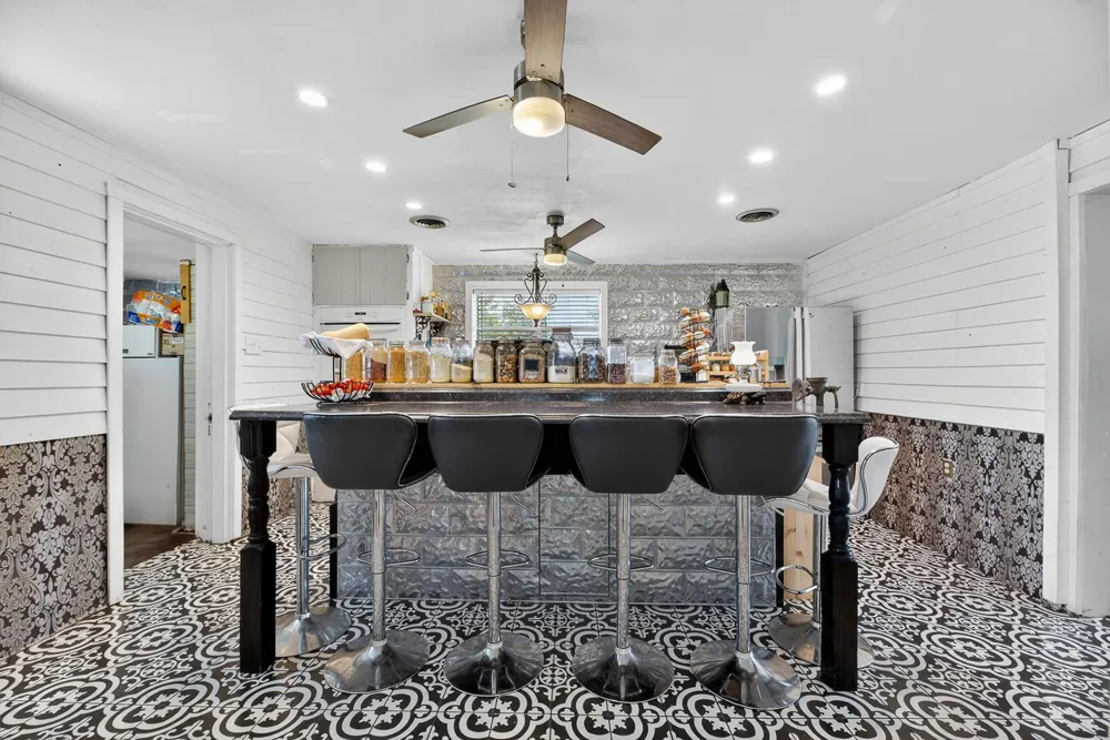 119 E Houston Street Refugio, TX 78377