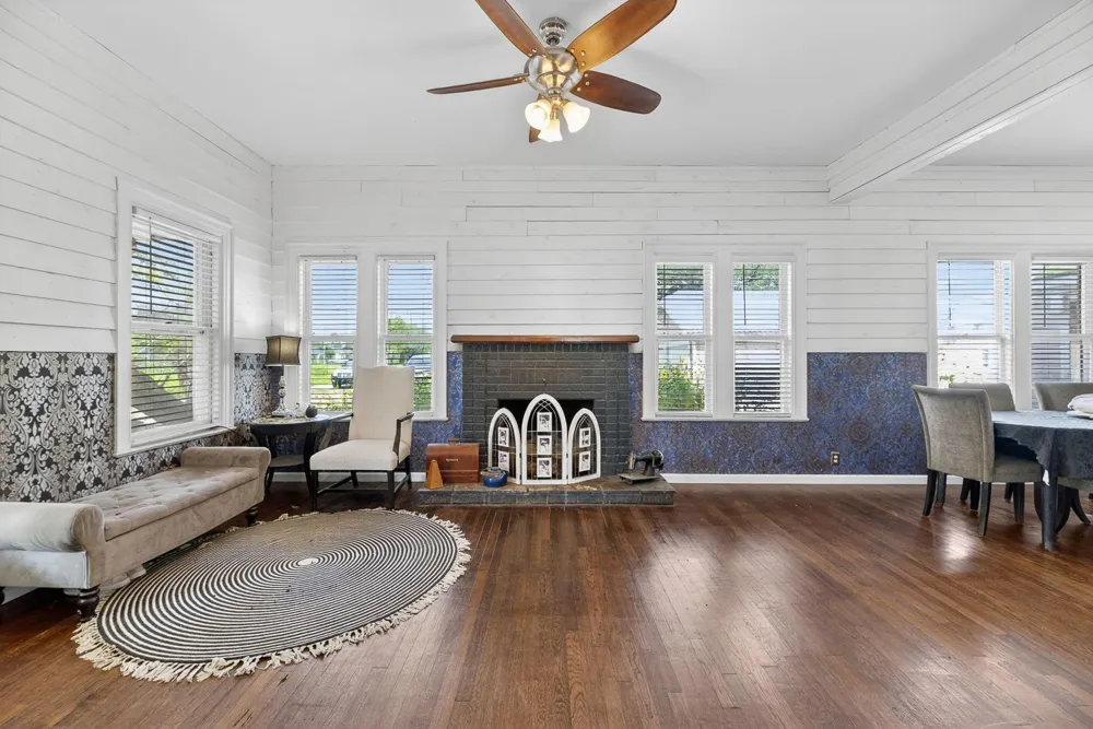 119 E Houston Street Refugio, TX 78377