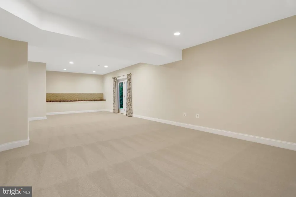 8311 MOUNT VERNON HIGHWAY Alexandria, VA 22309