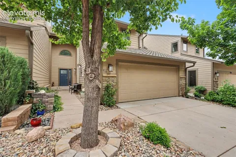 16 Woodbridge Drive