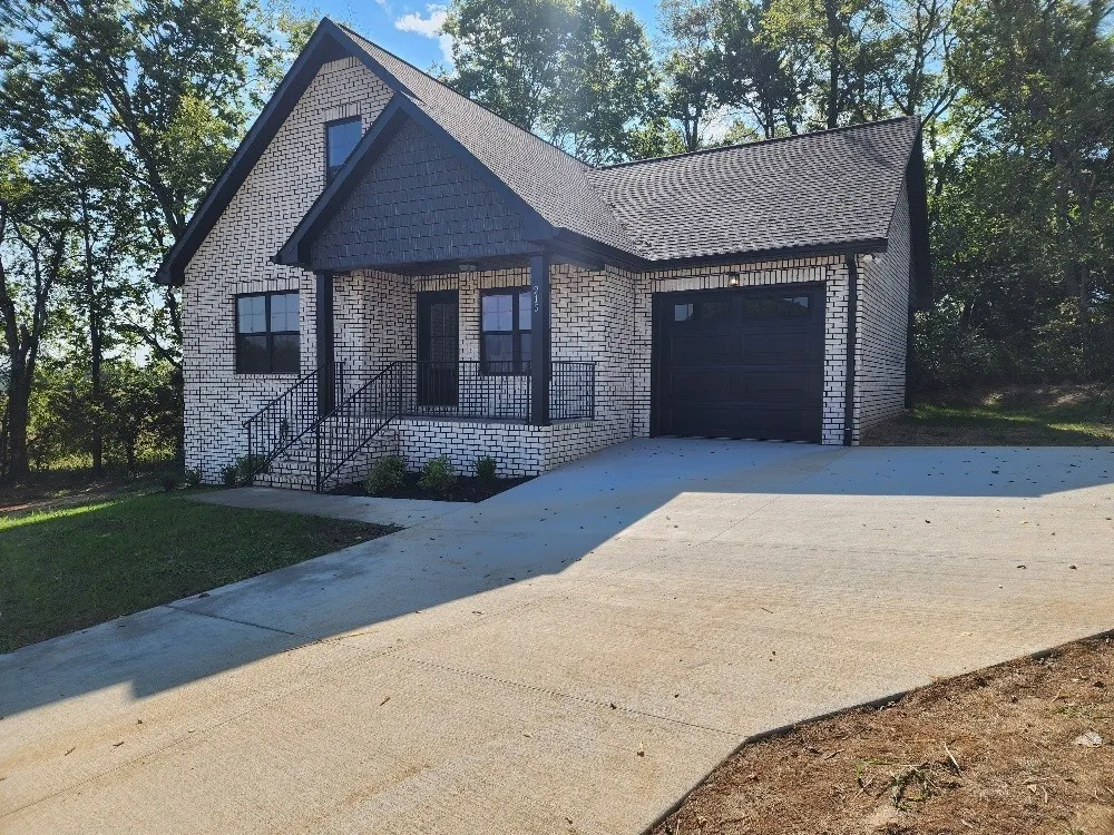 215 Scenic Ln Hartsville, TN 37074