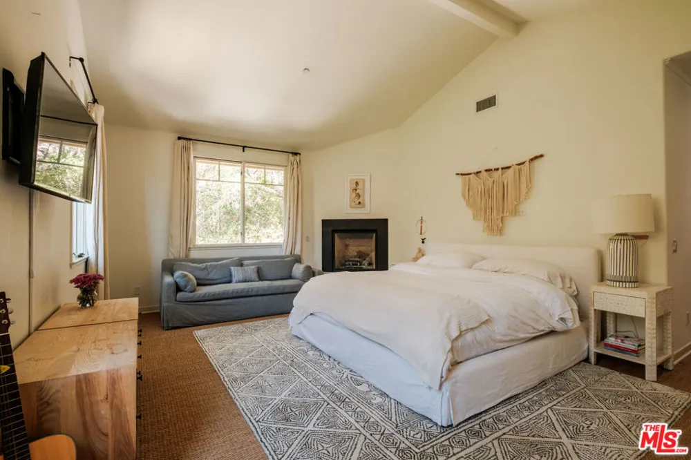 21717 Encina Road Topanga, CA 90290