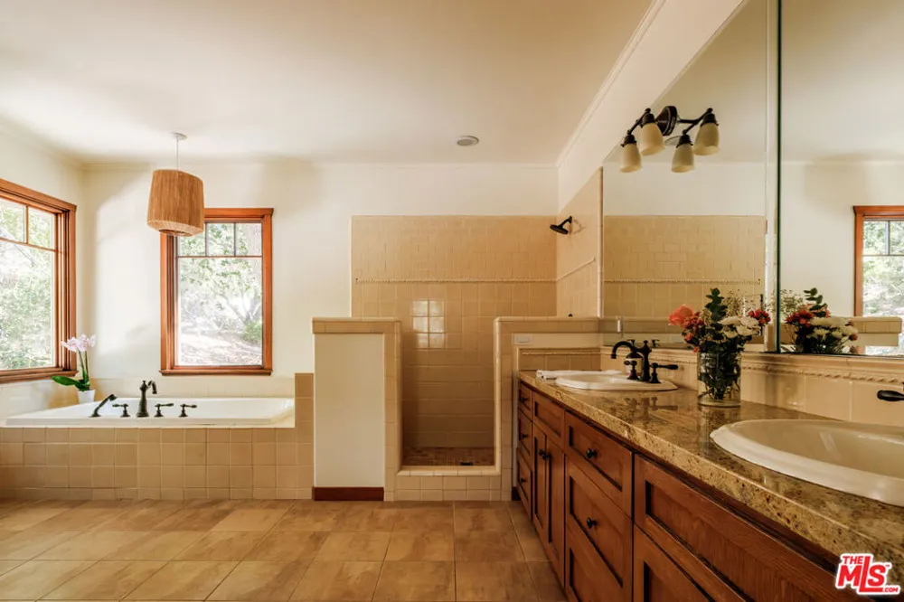 21717 Encina Road Topanga, CA 90290