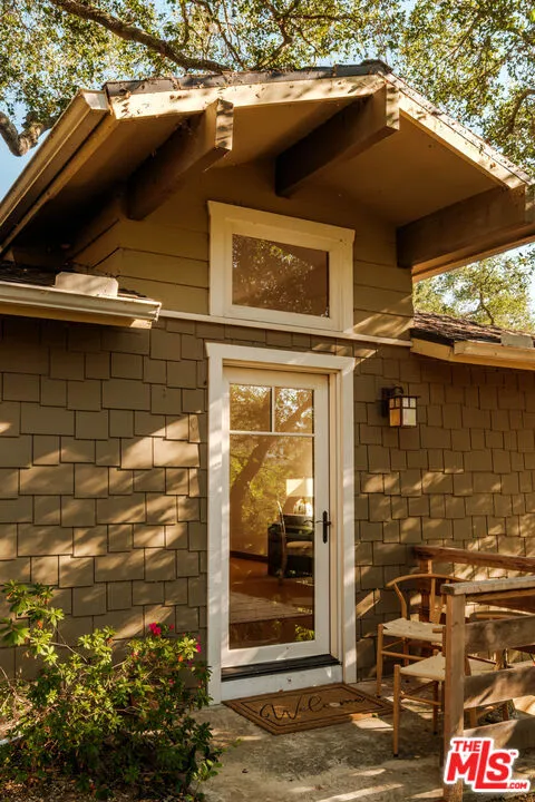21717 Encina Road Topanga, CA 90290