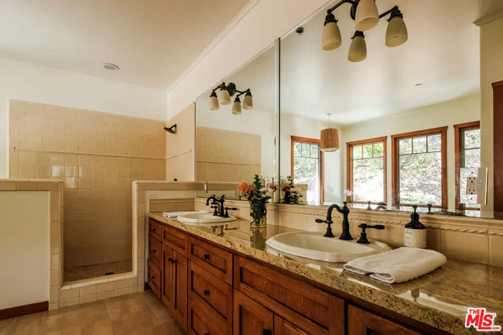 21717 Encina Road Topanga, CA 90290