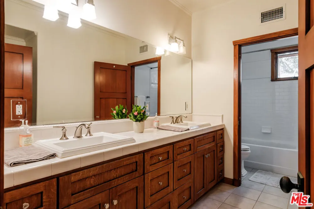21717 Encina Road Topanga, CA 90290